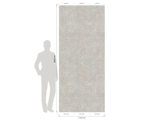 Wandpaneel in Steinoptik aus drei Lamellen. Höhe 2600 Millimeter, Breite 1125 Millimeter. Mit menschlicher Silhouette als Größenvergleich.