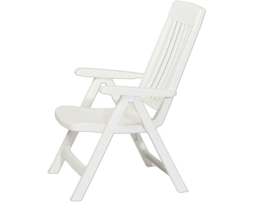 Weißer Klappsessel aus Kunststoff mit hoher Rückenlehne und Armlehnen.