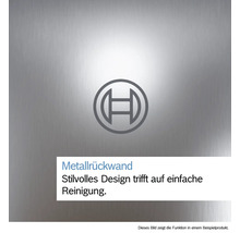 Bosch Logo auf einer Metallrückwand für einfache Reinigung.