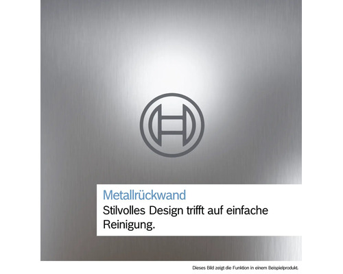 Bosch Logo auf einer Metallrückwand für einfache Reinigung.