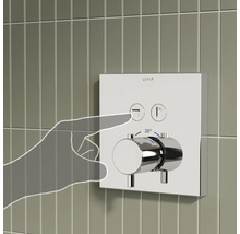 VitrA Unterputz-Thermostatarmatur mit quadratischer Chrom-Abdeckplatte, Druckknöpfen für Wanne und Brause sowie Temperaturregler bei 38 Grad.