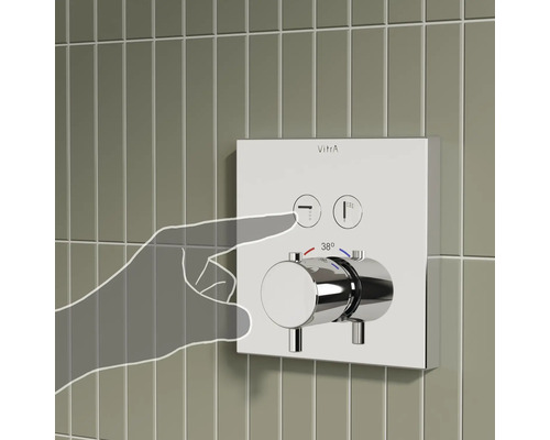 VitrA Unterputz-Thermostatarmatur mit quadratischer Chrom-Abdeckplatte, Druckknöpfen für Wanne und Brause sowie Temperaturregler bei 38 Grad.
