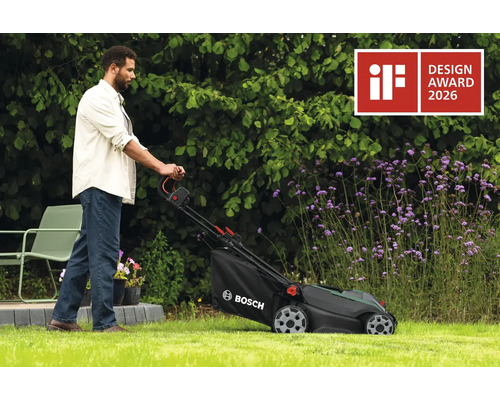 Ein Mann bedient einen Bosch Rasenmäher auf einer Rasenfläche im Garten neben lila Blumen. iF Design Award 2026.