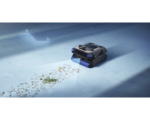 Automatischer Poolroboter bei der Reinigung des Poolbodens von Schmutz und Blättern unter Wasser.