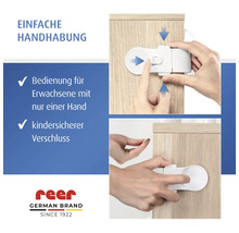 Kindersicherung für Möbel von reer, einhändige Bedienung für Erwachsene, kindersicherer Verschluss, reer Logo.
