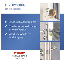 Infografik für reer Rundumschutz für Türklinken zum Schutz vor Kopfverletzungen bei Kindern, Rumpfverletzungen und Wandschäden. reer Logo.