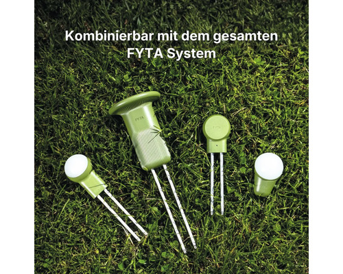 Verschiedene Komponenten des FYTA Systems auf einer Rasenfläche mit dem Text Kombinierbar mit dem gesamten FYTA System.