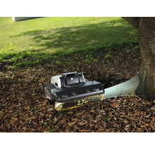Lymow Mähroboter auf einer Laubschicht unter einem Baum mit grafisch dargestellter Sensor-Hinderniserkennung und einer Höhe von 2.7 Zoll.