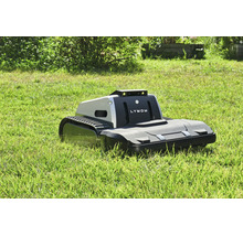 LYMOW Mähroboter mit Kettenantrieb auf einer Rasenfläche.