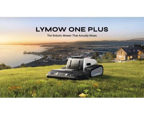 Mähroboter Lymow One Plus mit Kettenantrieb auf einer Rasenfläche in einer weitläufigen Landschaft mit Haus und Küstenstadt.