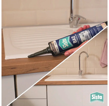 Auftragen von Sista Sanitärsilikon an einer Küchenspüle auf einer Arbeitsplatte aus Holz. Sista Logo.