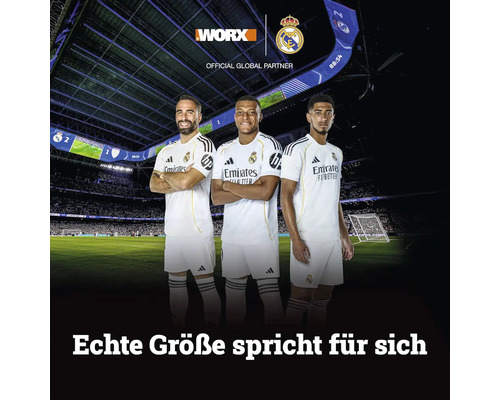 Drei Real Madrid Fußballspieler in einem Stadion. Worx Logo und Real Madrid Logo mit dem Text Official Global Partner.