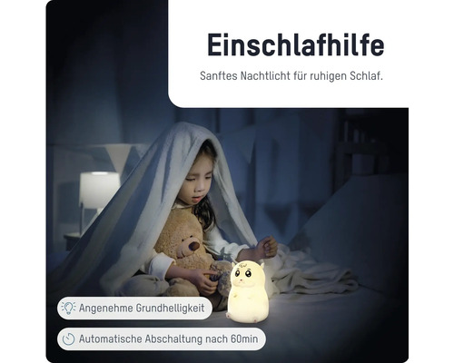 Kind im Bett mit Teddybär und hamsterförmigem Nachtlicht. Angenehme Helligkeit und automatische Abschaltung nach 60 Minuten.