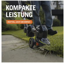 Kompakter Akku-Rasentrimmer beim Trimmen einer Rasenkante an einem Gartenweg aus Stein.
