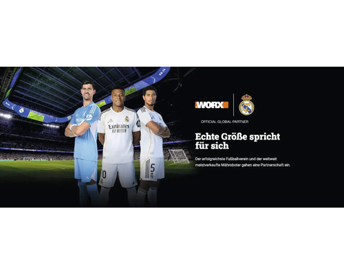 Werbebanner mit drei Spielern von Real Madrid im Fußballstadion, Worx Logo und Real Madrid Logo zur Bekanntgabe der globalen Partnerschaft.