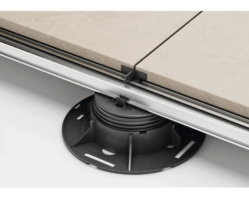 Höhenverstellbares Stelzlager für Terrassenplatten mit Aluminiumprofil und Fugenkreuz.