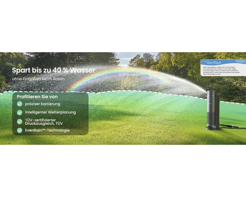 Intelligenter Rasensprenger auf grünem Rasen. Das Gerät nutzt EvenRain Technologie und präzise Kartierung für eine Wasserersparnis von bis zu 40 Prozent.