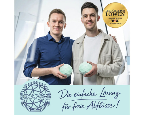 Zwei Männer halten Dekadome, bekannt aus der Gründershow Die Höhle der Löwen. Dekadome Logo und Slogan für freie Abflüsse.
