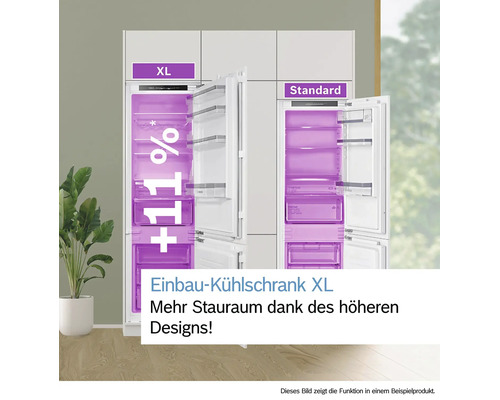 Vergleich zwischen Einbaukühlschrank in XL Ausführung und Standardmodell zur Veranschaulichung des elf Prozent größeren Stauraums.