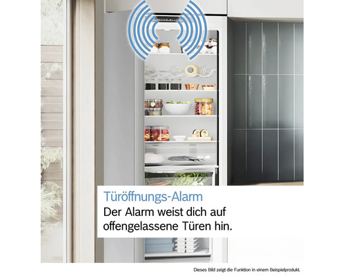 Offener Kühlschrank mit Türöffnungsalarm zur Benachrichtigung bei offen gelassenen Türen.