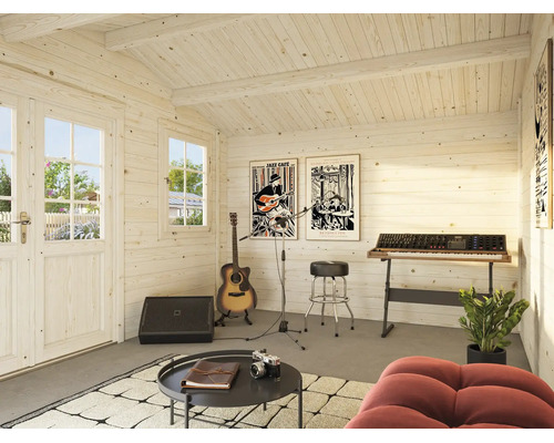 Ein gemütliches Holzhaus mit Musikzimmer, ausgestattet mit Gitarre, Keyboard, Verstärker, Barhocker, Couchtisch und bequemer Sitzgelegenheit.