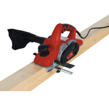 Elektrischer Handhobel von Holzmann auf einem Holzbalken mit Staubfangbeutel zur Holzbearbeitung