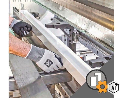 Ein Mitarbeiter in Schutzhandschuhen bedient eine Metallbiegemaschine zur individuellen Kantteilfertigung. (Image AI modified or generated)