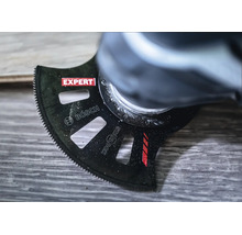 Bosch Expert Starlock Segment-Sägeblatt an einem Multifunktionswerkzeug für Holz und Metall