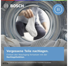 Person legt Socke in Bosch Waschmaschine mit Nachlegefunktion für vergessene Wäschestücke.