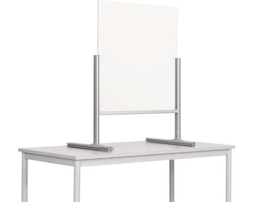 Tischaufsatz mit transparenter Platte und silberfarbenem Gestell auf einem weißen Tisch