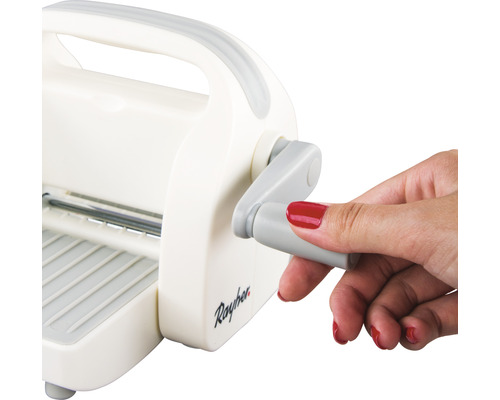 Stanz- und Prägemaschine mit Handkurbel in Bedienung