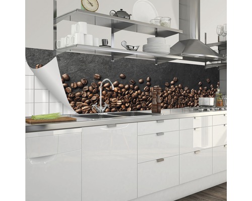 Küchenrückwand mit Kaffeebohnenmotiv in moderner Küche