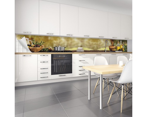 Küchenrückwand mit Olivenmotiv in moderner Küche