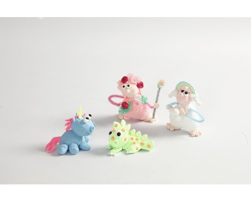Dekorative Figuren aus Modelliermasse: Einhorn, Dinosaurier und Schafe