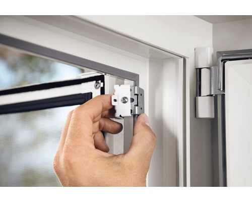 Montage eines Insektenschutzfensters an einem Fensterrahmen