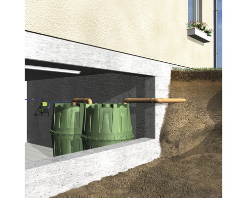 Installation einer Regenwassernutzungsanlage im Keller eines Hauses mit Pumpe und Verbindungsrohren