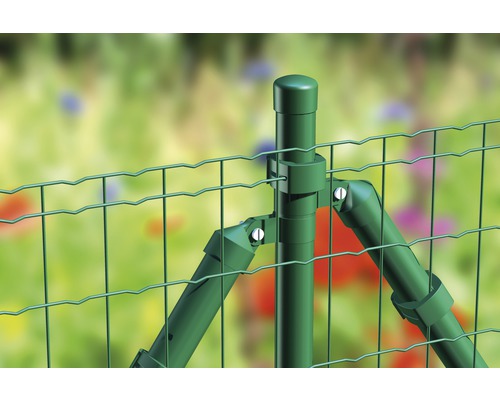 Detailansicht eines Metallzauns mit Pfosten und Streben