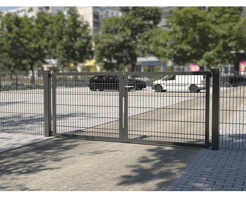 Doppeltor aus Metall für den Außenbereich
