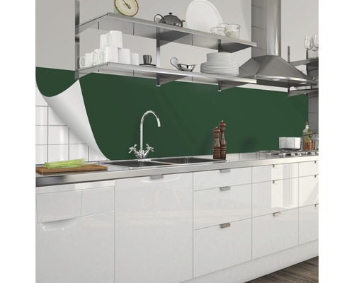 Küchenrückwandfolie über einer Spüle in einer modernen Küche.