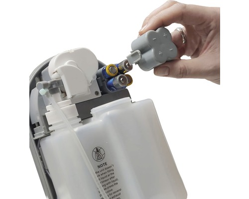 Einsetzen des Batteriefachs in einen Seifenspender