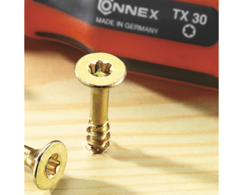 Spanplattenschraube mit Torx-Antrieb auf einem Holzboden
