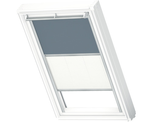 Dachfenster mit Verdunkelungsrollo und Plissee