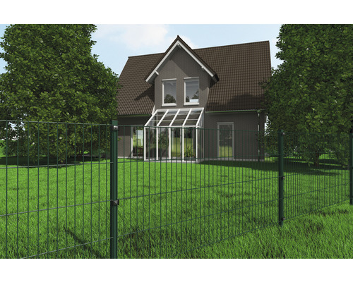 Doppelstabmattenzaun vor einem Wohnhaus mit Garten