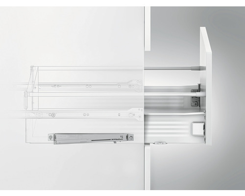 Auszug mit Schubladenführungen in einem weißen Schrank.