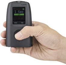 Brinno TLC200 Pro Zeitraffer Kamera in einer Hand