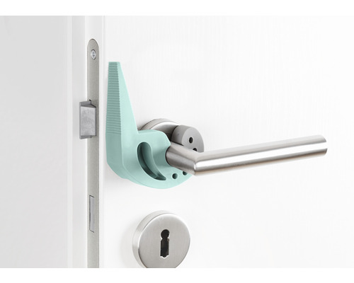 Tür mit einem Türstopper aus Kunststoff am Türgriff