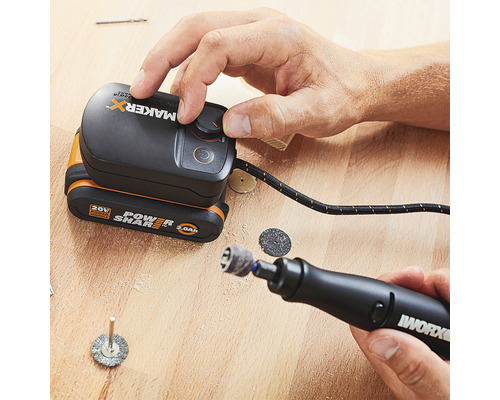 Worx Maker X Werkzeug mit Akku und Bedienelementen auf einer Holzoberfläche