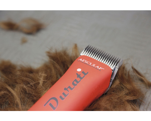 Aesculap Durati Schermaschine für Tiere mit Schnittresten