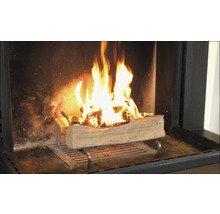 Brennendes Holz im Kamin