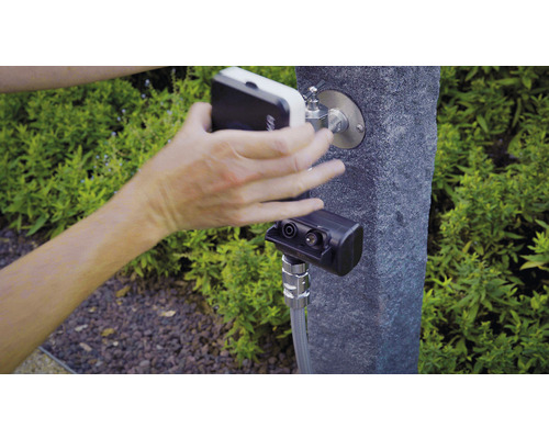 Installation einer Bewässerungssteuerung an einem Wasserhahn im Garten